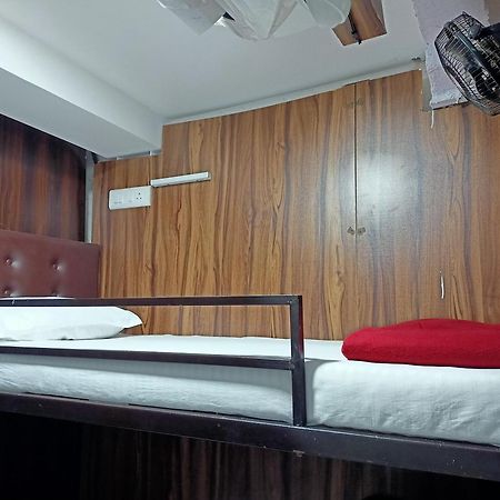 فندق Golden View Dormitory مومباي المظهر الخارجي الصورة