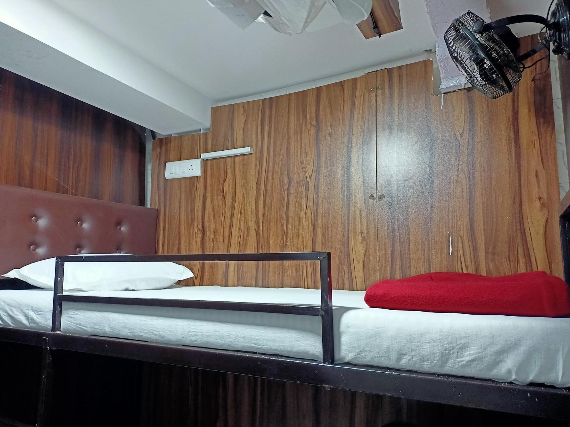 فندق Golden View Dormitory مومباي المظهر الخارجي الصورة