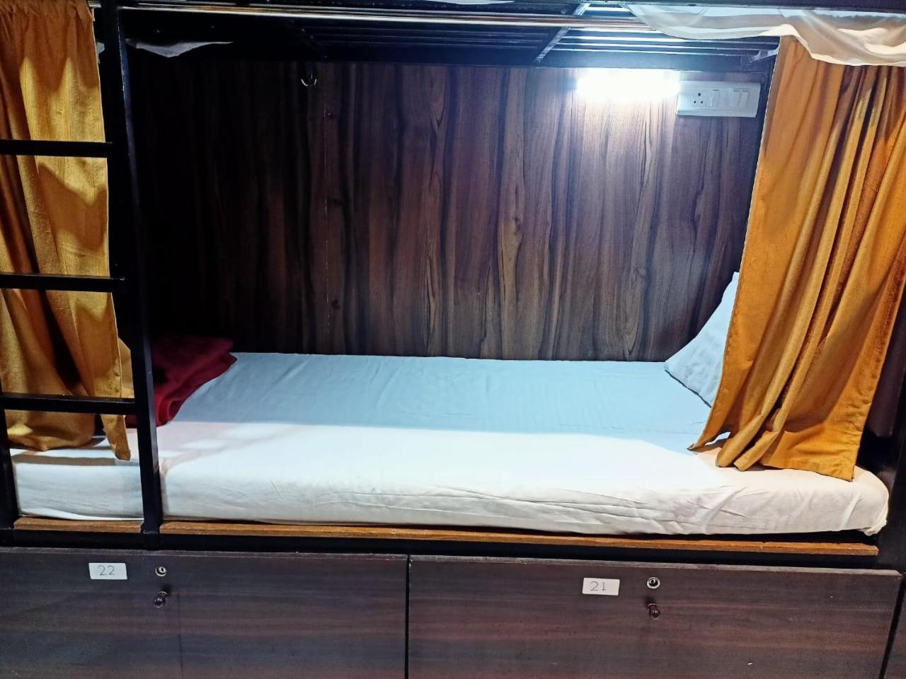 فندق Golden View Dormitory مومباي المظهر الخارجي الصورة