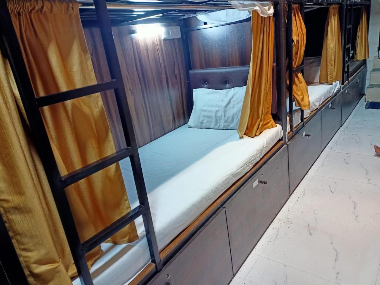فندق Golden View Dormitory مومباي المظهر الخارجي الصورة