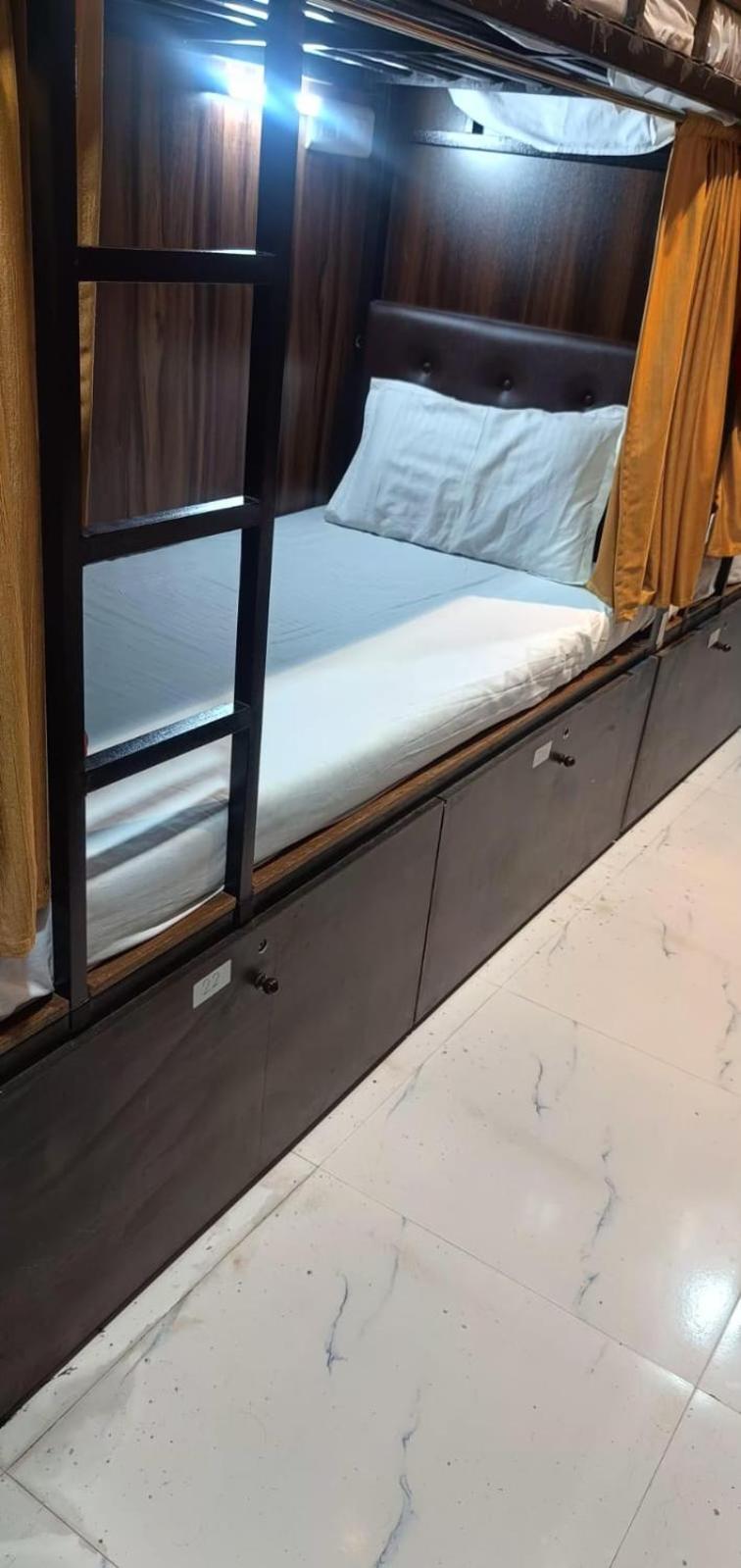 فندق Golden View Dormitory مومباي المظهر الخارجي الصورة