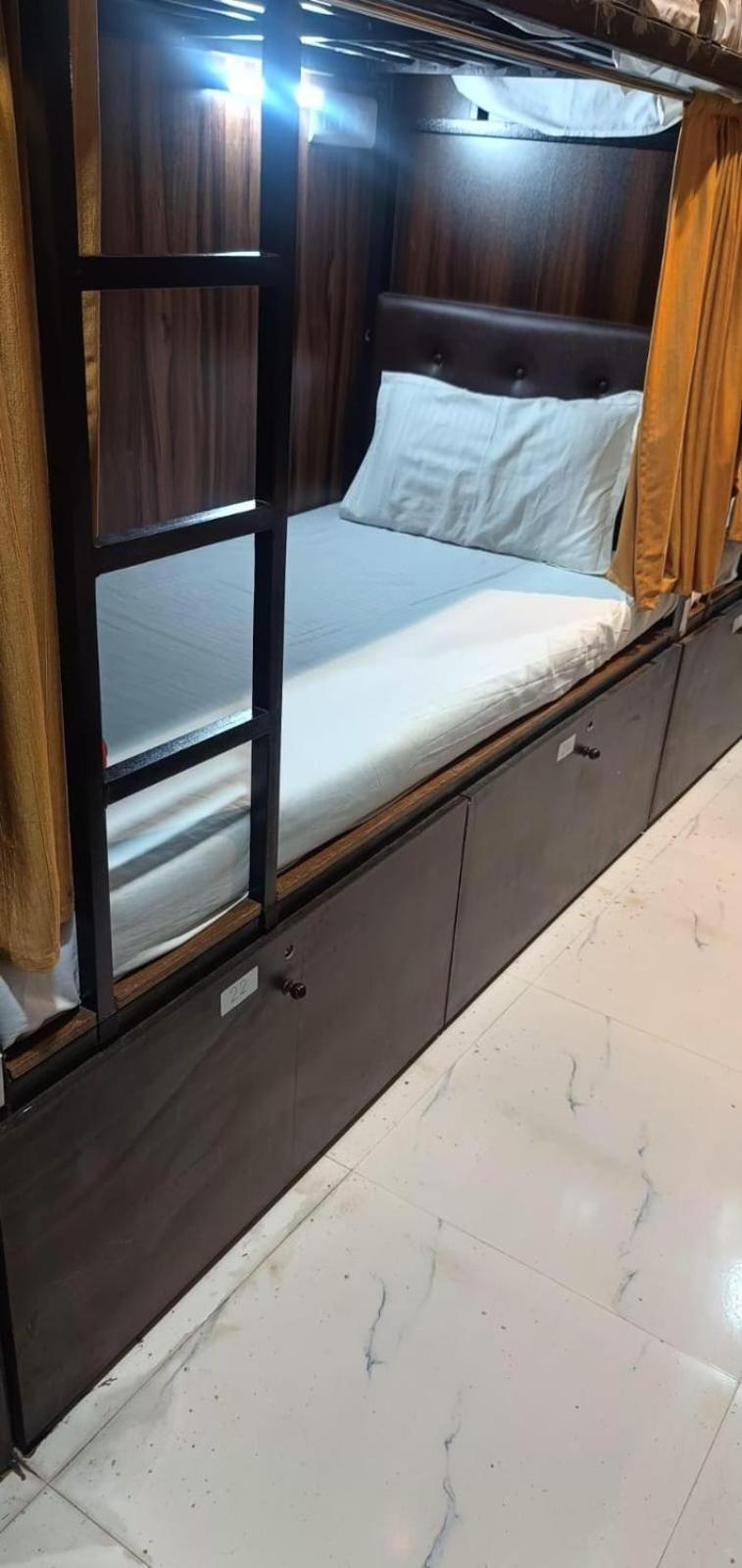 فندق Golden View Dormitory مومباي المظهر الخارجي الصورة